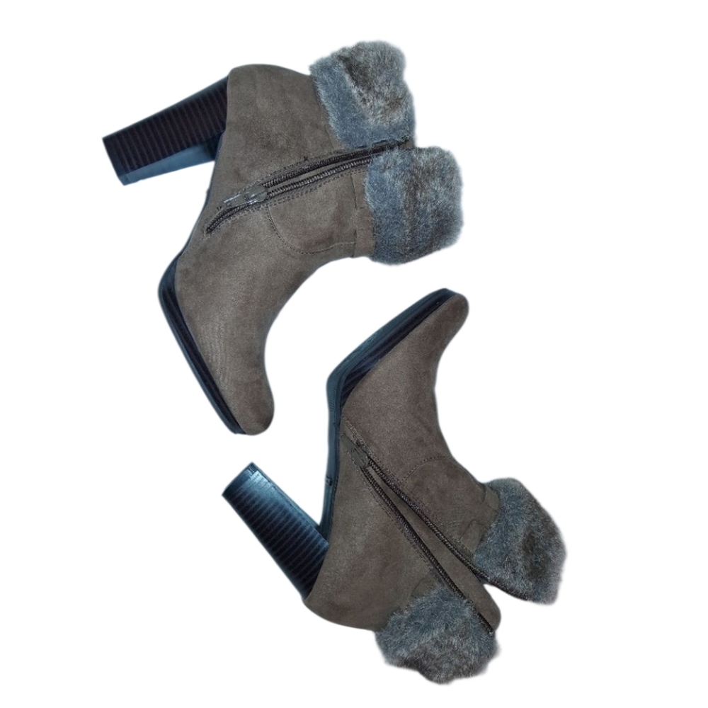 NWOT DANA BUCHMAN FAUX FUR LINED SUEDE  HEEL ANKLE BWomen's  Trim Ankle Boots